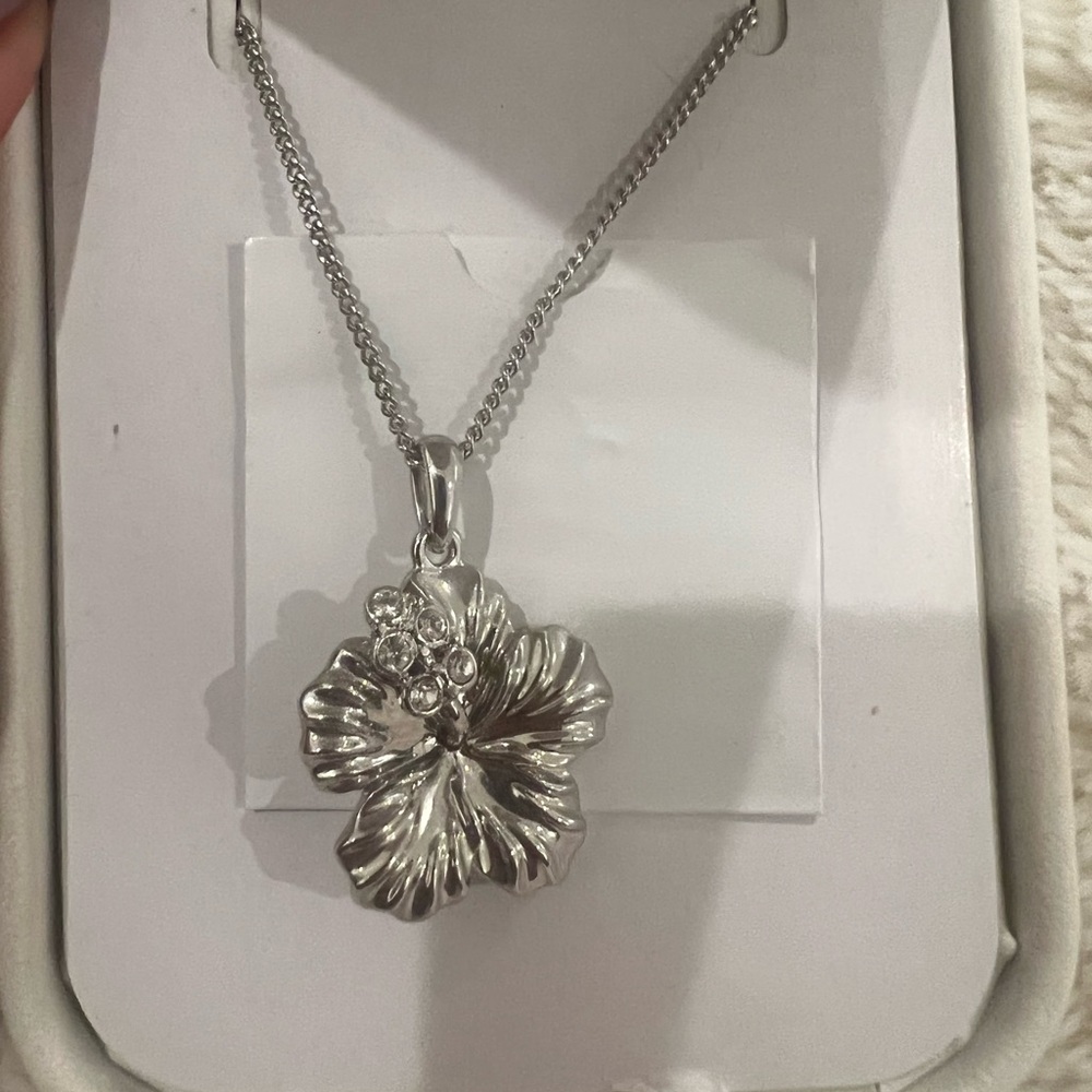 Na Hoku Hibiscus Flower Pendant Necklace - Picture 3 of 3